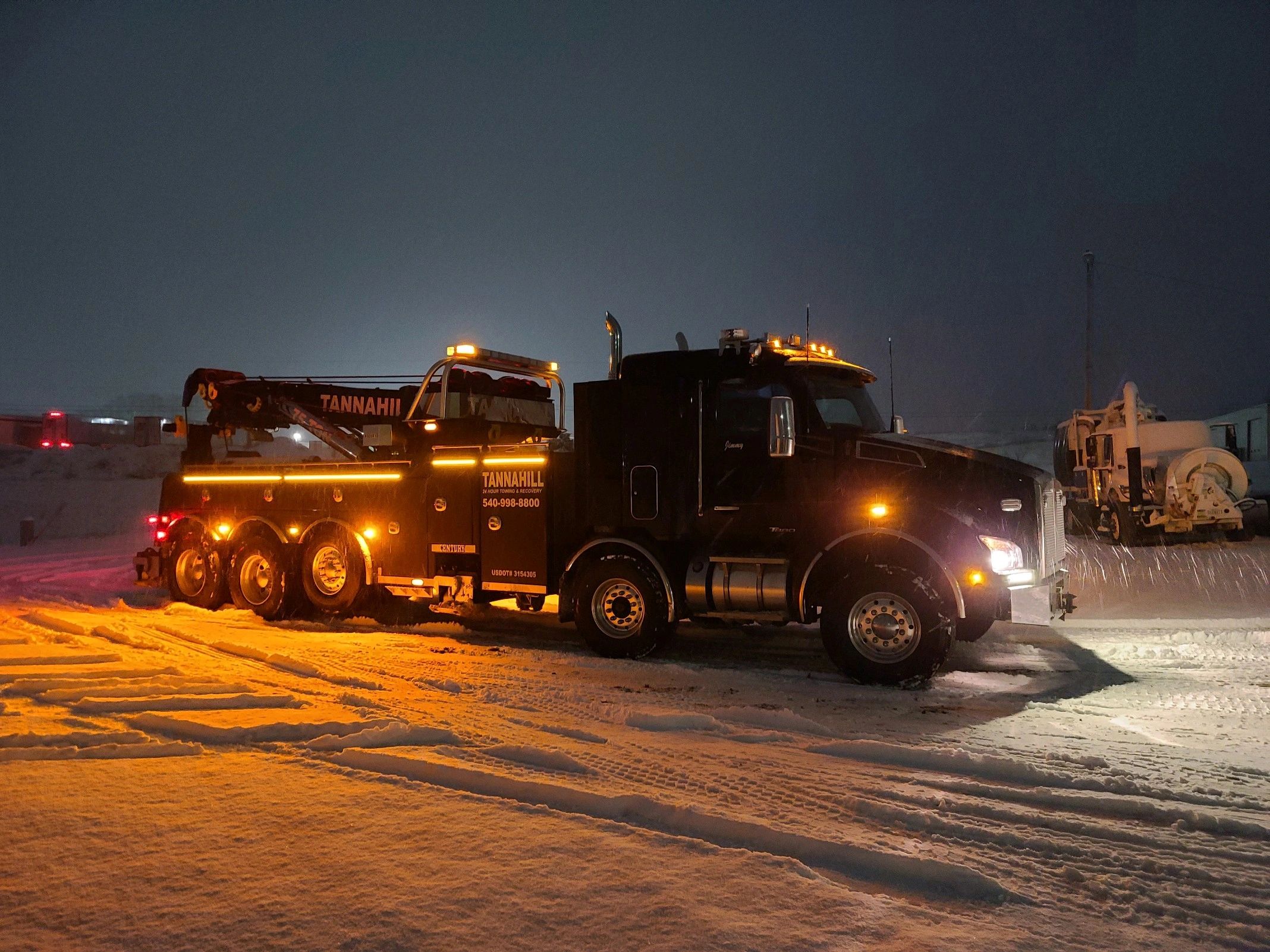 Tannahill Towing truck at night - 540-998-8800 ext. 5